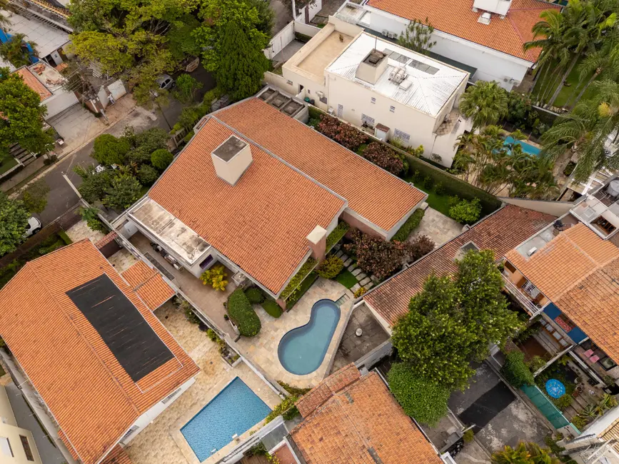 Casa com 4 quartos à venda, 495m2 em Alto de Pinheiros, São Paulo - SP - imagem 2 Foto 2 de Casa com 4 quartos à venda, 495m2 em Alto de Pinheiros, São Paulo - SP