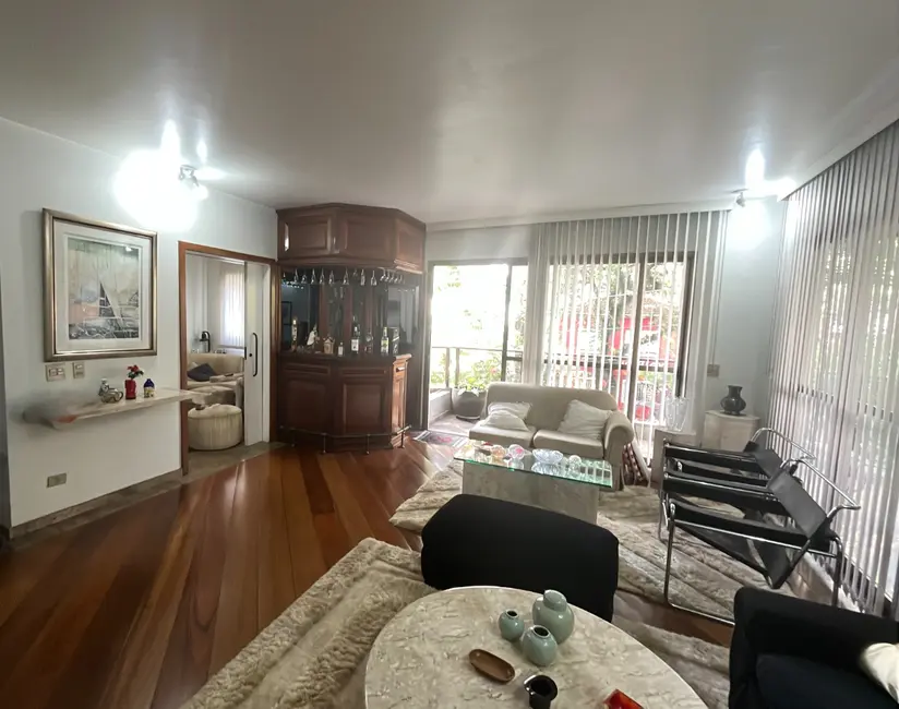 Apartamento com 3 quartos à venda, 194m2 em Moema, São Paulo - SP - imagem 6 Foto 6 de Apartamento com 3 quartos à venda, 194m2 em Moema, São Paulo - SP