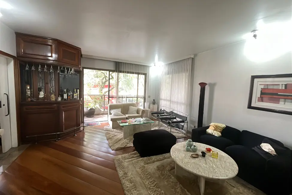 Apartamento com 3 quartos à venda, 194m2 em Moema, São Paulo - SP - imagem 4 Foto 4 de Apartamento com 3 quartos à venda, 194m2 em Moema, São Paulo - SP