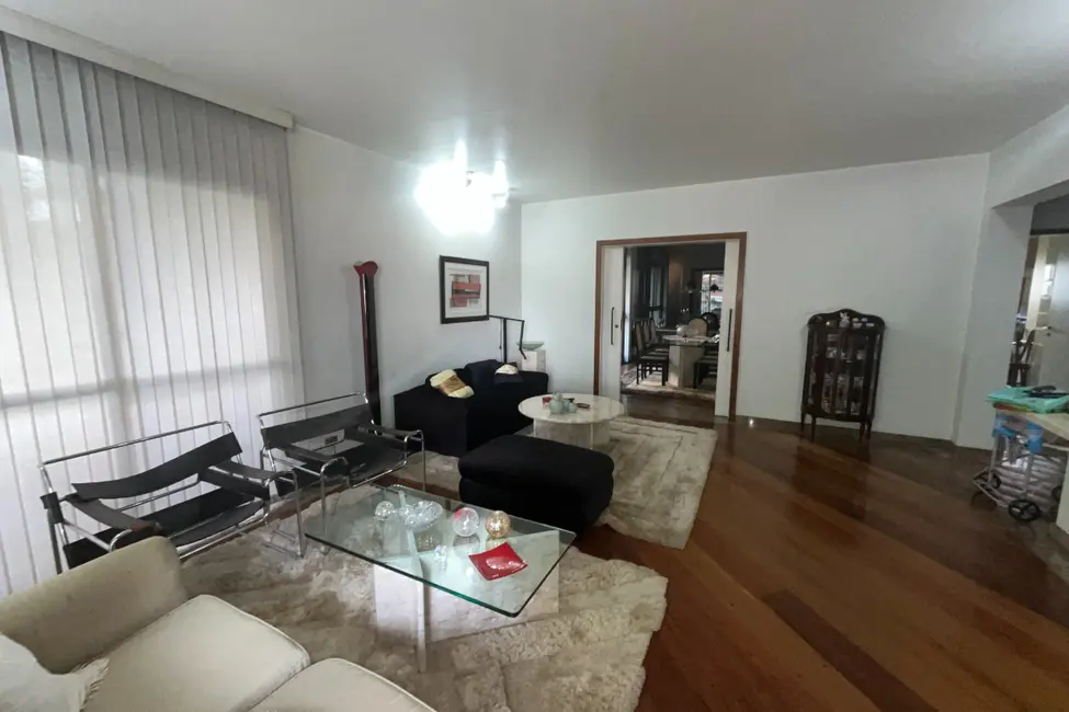 Apartamento com 3 quartos à venda, 194m2 em Moema, São Paulo - SP - imagem 5 Foto 5 de Apartamento com 3 quartos à venda, 194m2 em Moema, São Paulo - SP