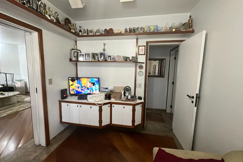 Apartamento com 3 quartos à venda, 194m2 em Moema, São Paulo - SP - imagem 9 Foto 9 de Apartamento com 3 quartos à venda, 194m2 em Moema, São Paulo - SP