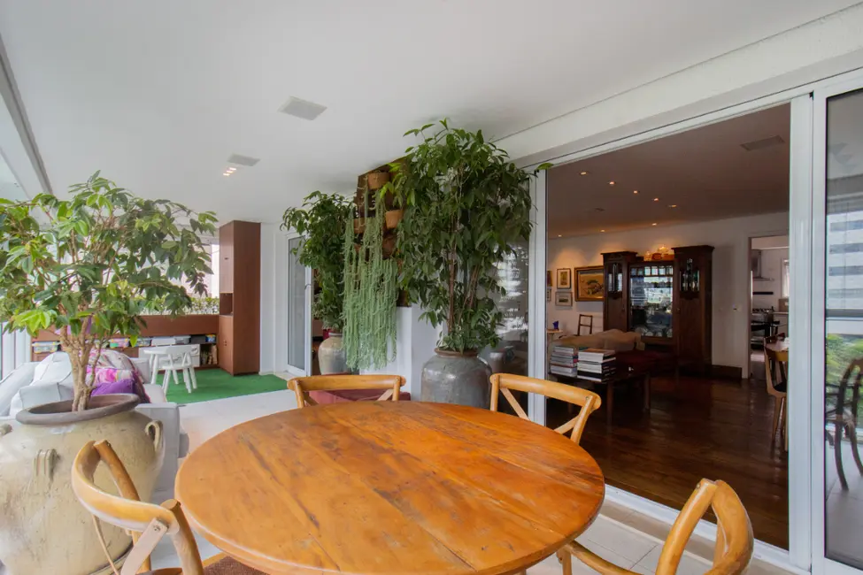 Foto 8 de Apartamento com 4 quartos à venda, 201m2 em Itaim Bibi, São Paulo - SP