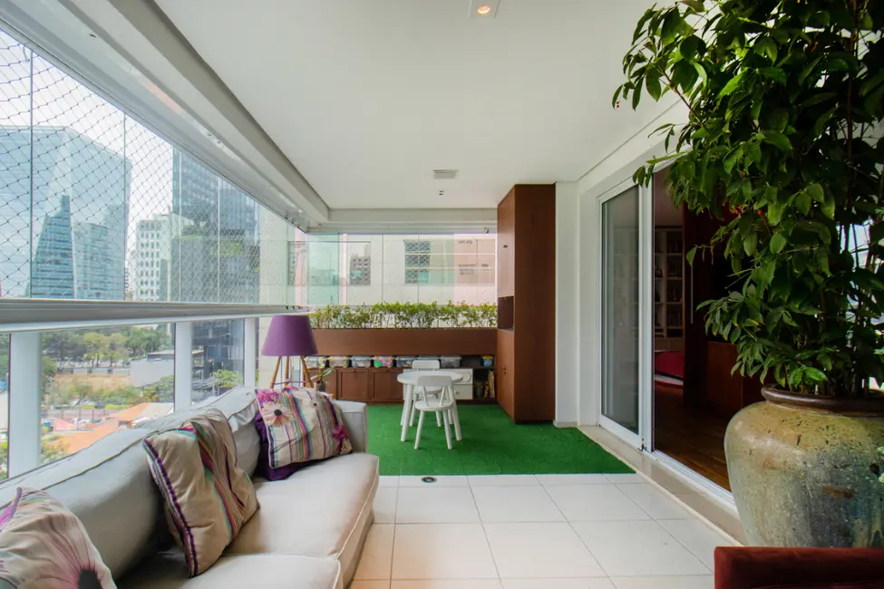 Foto 4 de Apartamento com 4 quartos à venda, 201m2 em Itaim Bibi, São Paulo - SP