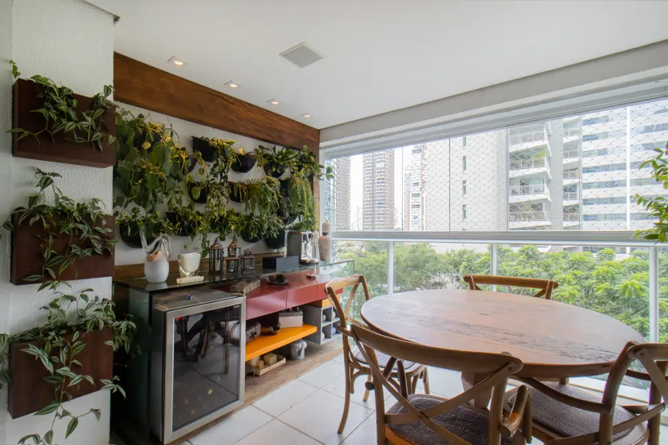 Foto 6 de Apartamento com 4 quartos à venda, 201m2 em Itaim Bibi, São Paulo - SP