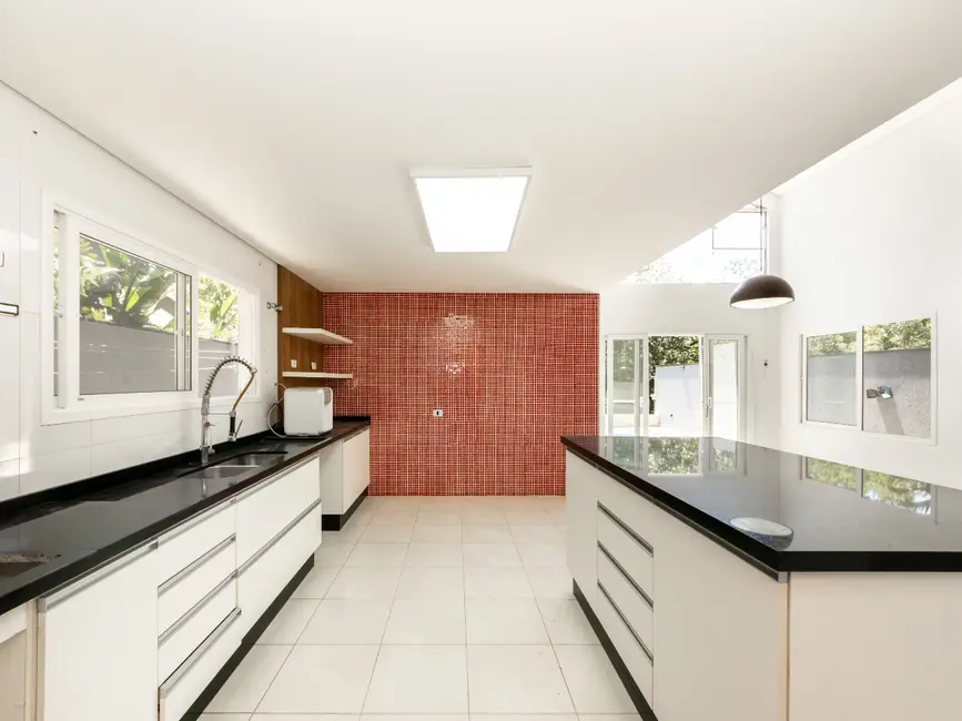 Casa de Condomínio com 3 quartos à venda, 268m2 em Aldeia da Serra, Santana De Parnaiba - SP - imagem 3 Foto 3 de Casa de Condomínio com 3 quartos à venda, 268m2 em Aldeia da Serra, Santana De Parnaiba - SP