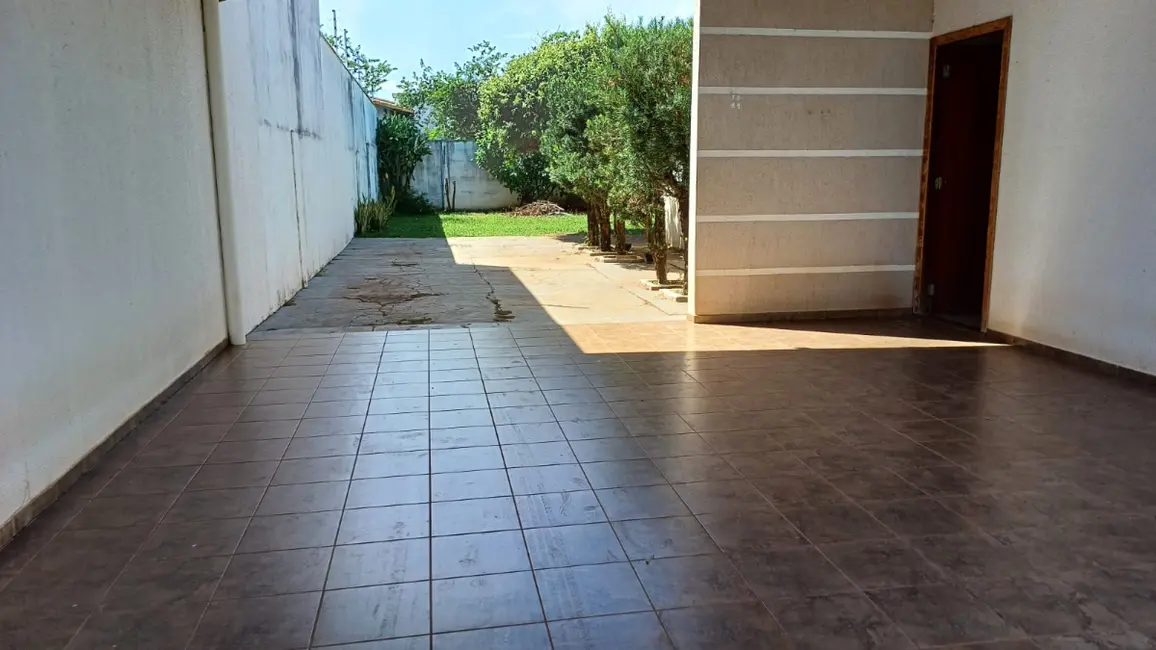 Casa com 3 quartos à venda, 114m2 em Parque Sagrada Família, Rondonopolis - MT - imagem 2 Foto 2 de Casa com 3 quartos à venda, 114m2 em Parque Sagrada Família, Rondonopolis - MT