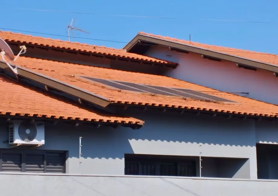 Foto 2 de Sobrado com 4 quartos à venda, 234m2 em Nova Jaboticabal, Jaboticabal - SP