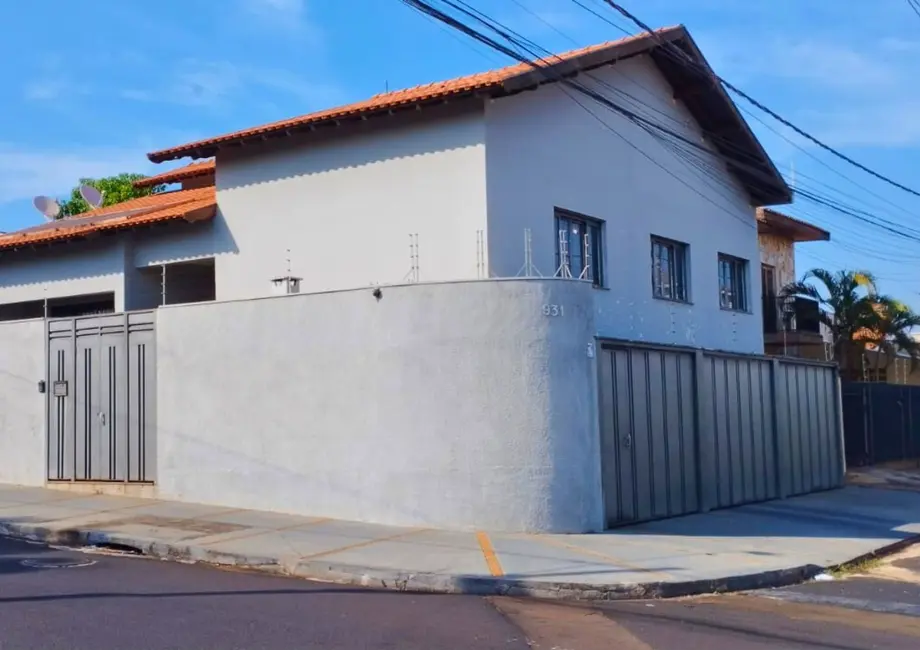Foto 4 de Sobrado com 4 quartos à venda, 234m2 em Nova Jaboticabal, Jaboticabal - SP