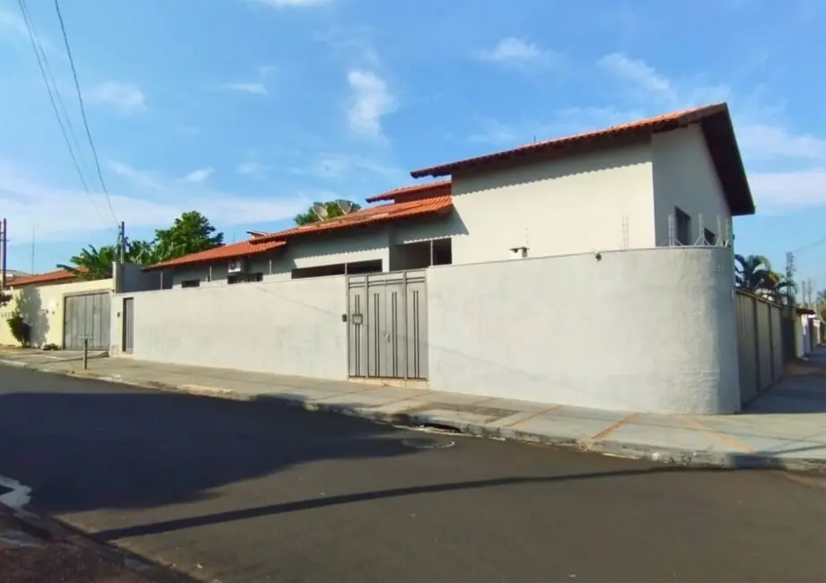 Foto 3 de Sobrado com 4 quartos à venda, 234m2 em Nova Jaboticabal, Jaboticabal - SP