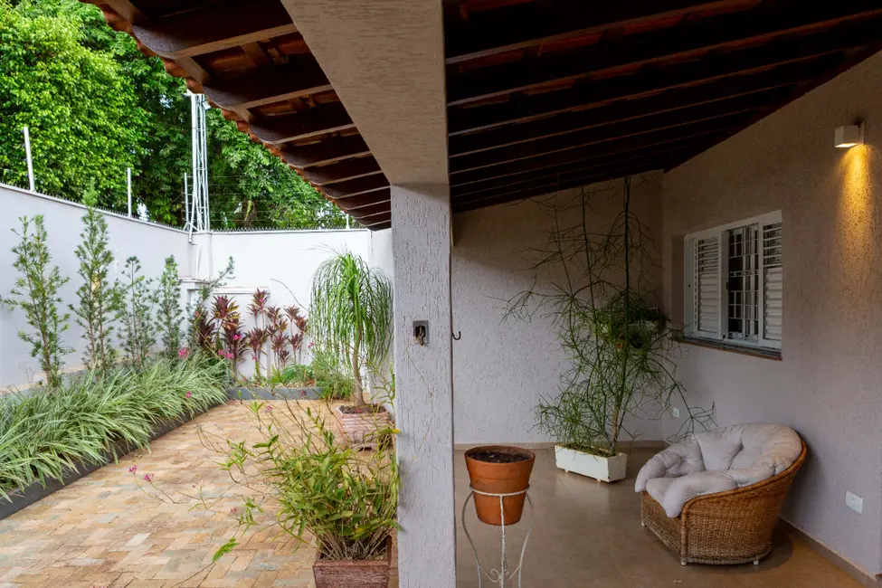 Foto 2 de Casa de Vila com 3 quartos à venda, 220m2 em Aparecida, Jaboticabal - SP