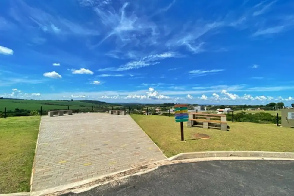 Foto 3 de Terreno / Lote à venda em Centro, Cajuru - SP