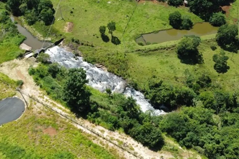 Foto 1 de Terreno / Lote à venda em Centro, Cajuru - SP