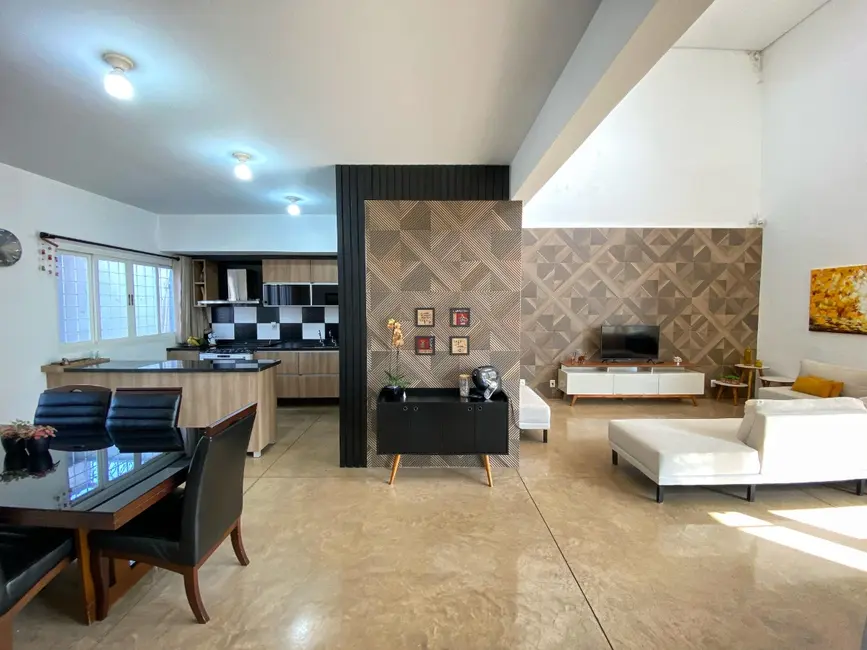 Casa com 3 quartos à venda, 420m2 em Parque Residencial Cidade Universitária, Ribeirao Preto - SP - imagem 4 Foto 4 de Casa com 3 quartos à venda, 420m2 em Parque Residencial Cidade Universitária, Ribeirao Preto - SP