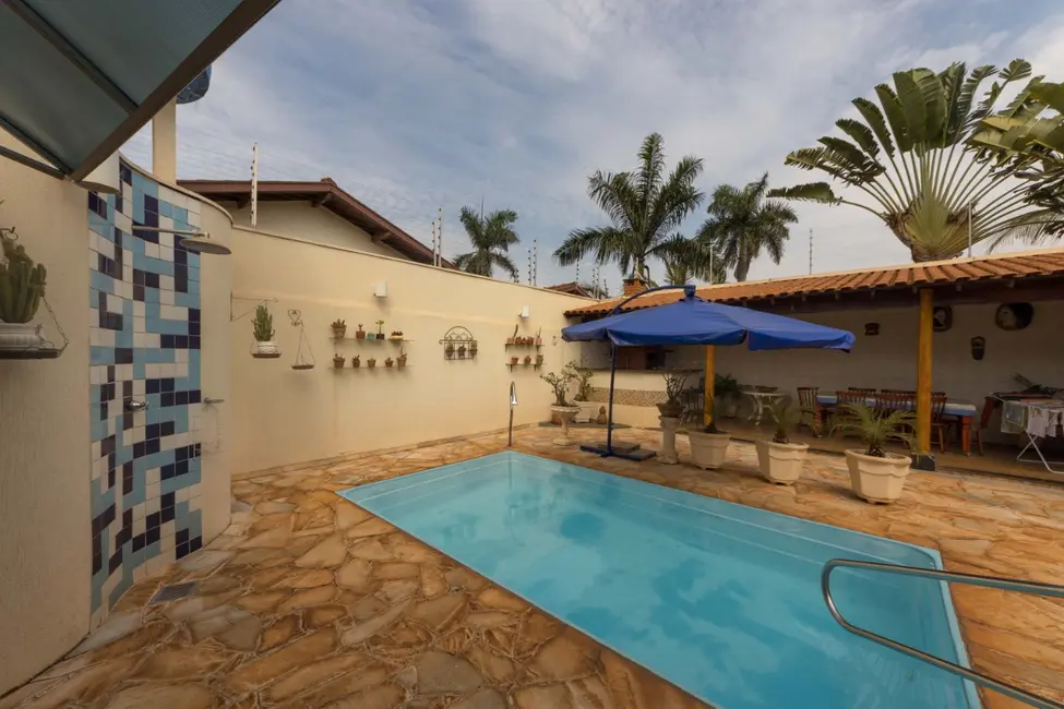 Foto 1 de Casa com 3 quartos à venda, 400m2 em Nova Jaboticabal, Jaboticabal - SP