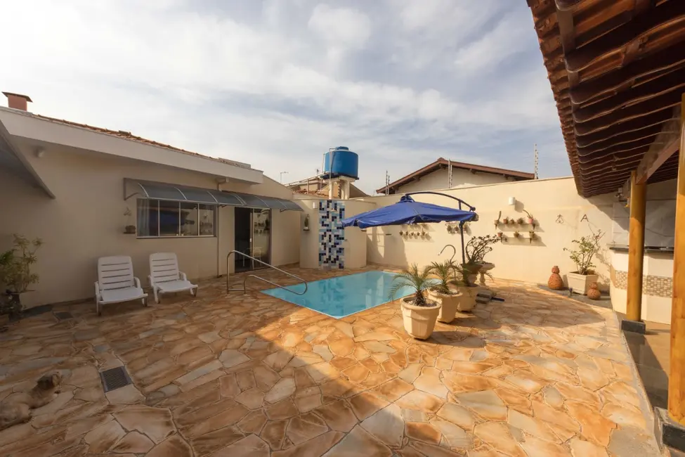 Foto 2 de Casa com 3 quartos à venda, 400m2 em Nova Jaboticabal, Jaboticabal - SP