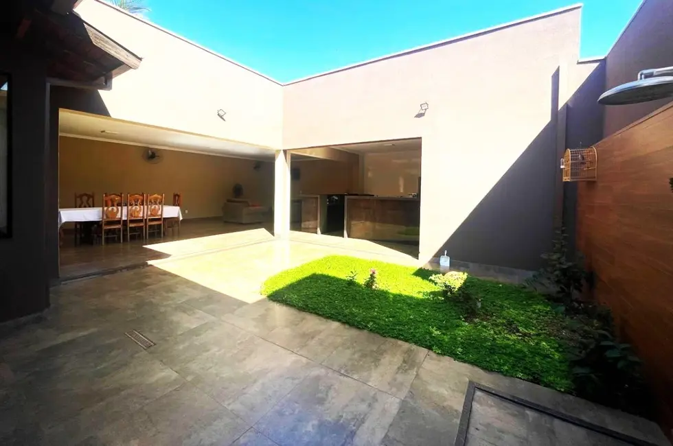 Foto 5 de Casa de Condomínio com 3 quartos à venda, 382m2 em Centro, Jardinopolis - SP