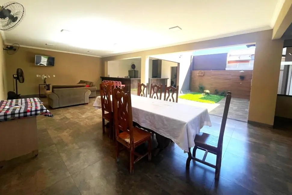 Foto 3 de Casa de Condomínio com 3 quartos à venda, 382m2 em Centro, Jardinopolis - SP