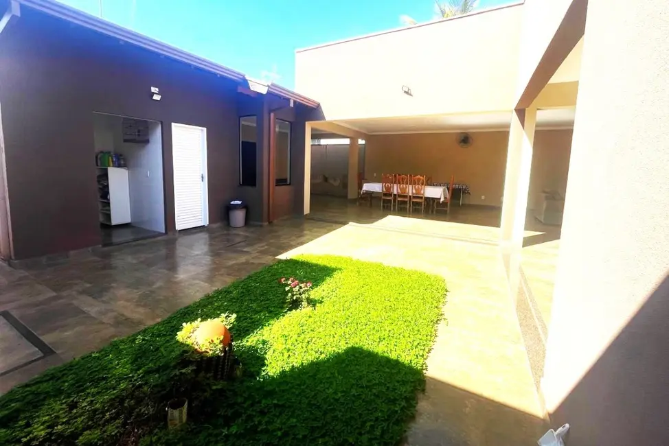 Foto 6 de Casa de Condomínio com 3 quartos à venda, 382m2 em Centro, Jardinopolis - SP