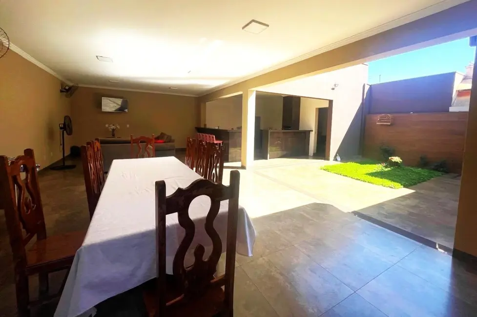 Foto 4 de Casa de Condomínio com 3 quartos à venda, 382m2 em Centro, Jardinopolis - SP