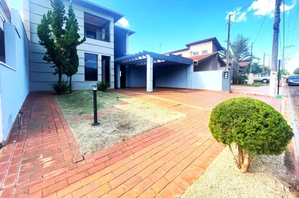 Foto 1 de Casa de Condomínio com 3 quartos à venda, 170m2 em Centro, Jardinopolis - SP
