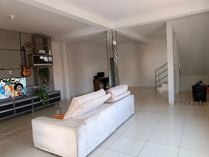 Sobrado com 3 quartos à venda, 250m2 em Vila Adriana, Rondonopolis - MT - imagem 6 Foto 6 de Sobrado com 3 quartos à venda, 250m2 em Vila Adriana, Rondonopolis - MT