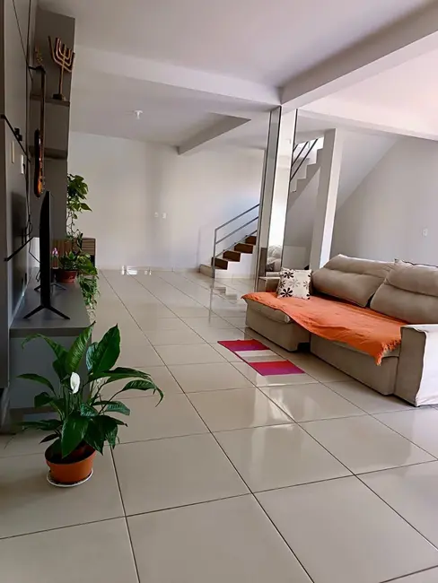Sobrado com 3 quartos à venda, 250m2 em Vila Adriana, Rondonopolis - MT - imagem 5 Foto 5 de Sobrado com 3 quartos à venda, 250m2 em Vila Adriana, Rondonopolis - MT