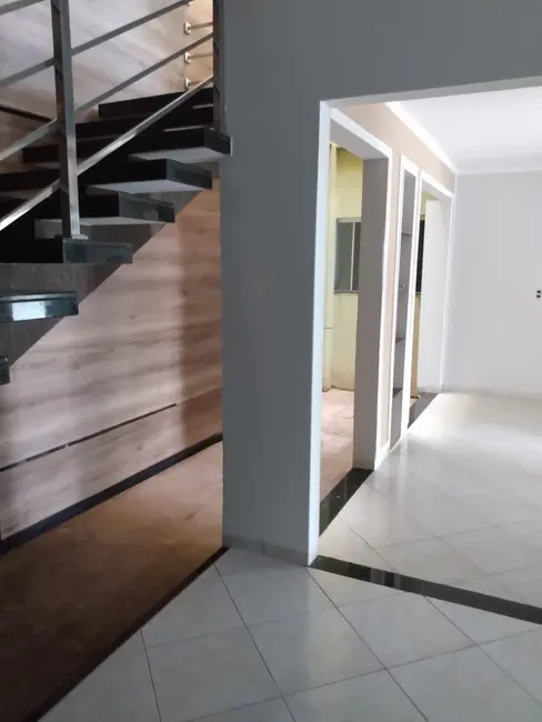 Sobrado com 3 quartos à venda, 209m2 em Parque Residencial Buriti, Rondonopolis - MT - imagem 6 Foto 6 de Sobrado com 3 quartos à venda, 209m2 em Parque Residencial Buriti, Rondonopolis - MT