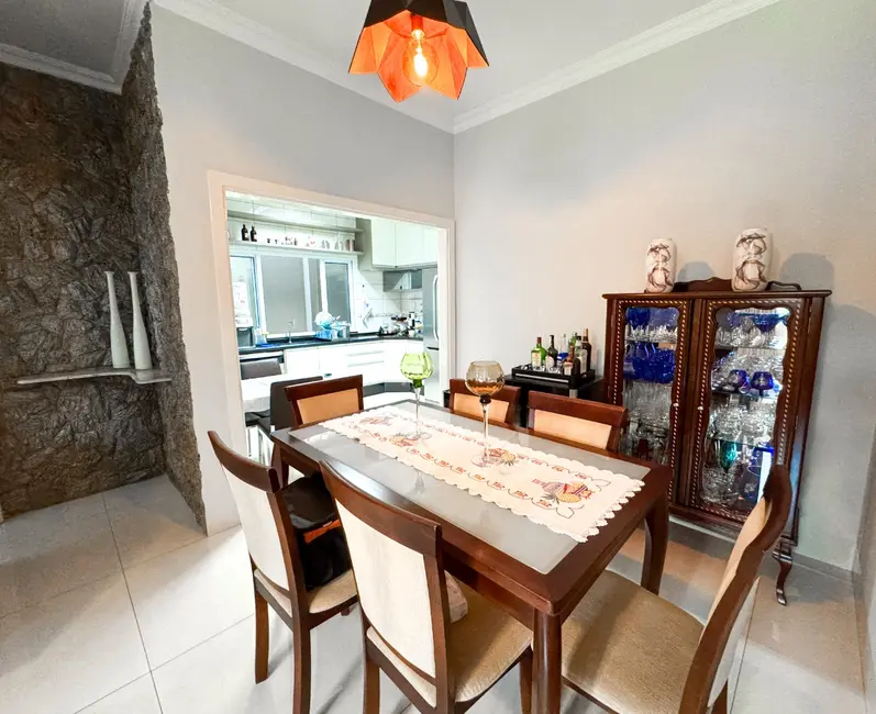 Casa à venda, 177m2 em Vila Aurora I, Rondonopolis - MT - imagem 3 Foto 3 de Casa à venda, 177m2 em Vila Aurora I, Rondonopolis - MT