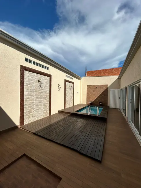 Casa com 3 quartos à venda, 326m2 em Centro, Rondonopolis - MT - imagem 8 Foto 8 de Casa com 3 quartos à venda, 326m2 em Centro, Rondonopolis - MT
