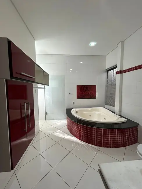 Casa com 3 quartos à venda, 326m2 em Centro, Rondonopolis - MT - imagem 3 Foto 3 de Casa com 3 quartos à venda, 326m2 em Centro, Rondonopolis - MT