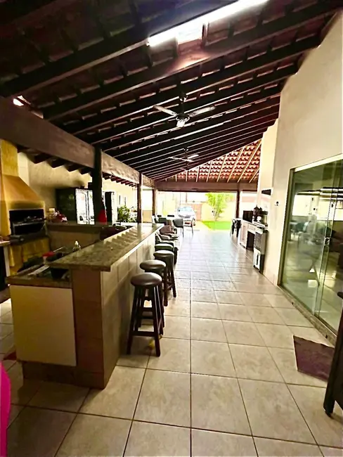 Foto 1 de Casa de Vila com 3 quartos à venda, 258m2 em Residencial Bela Vista, Rondonopolis - MT