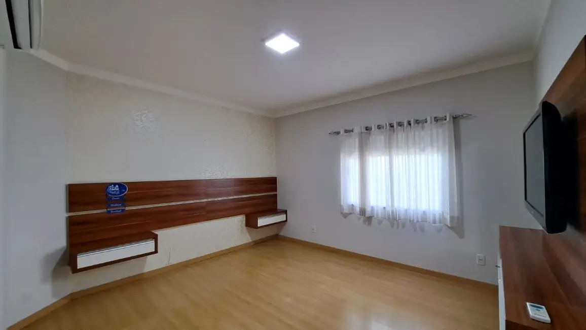 Foto 8 de Casa de Condomínio com 4 quartos à venda, 350m2 em Vila Goulart, Rondonopolis - MT