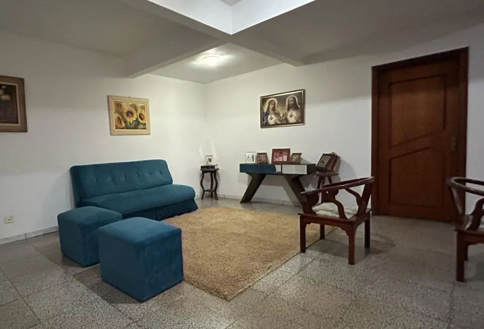 Sobrado à venda, 600m2 em Vila Adriana, Rondonopolis - MT - imagem 8 Foto 8 de Sobrado à venda, 600m2 em Vila Adriana, Rondonopolis - MT