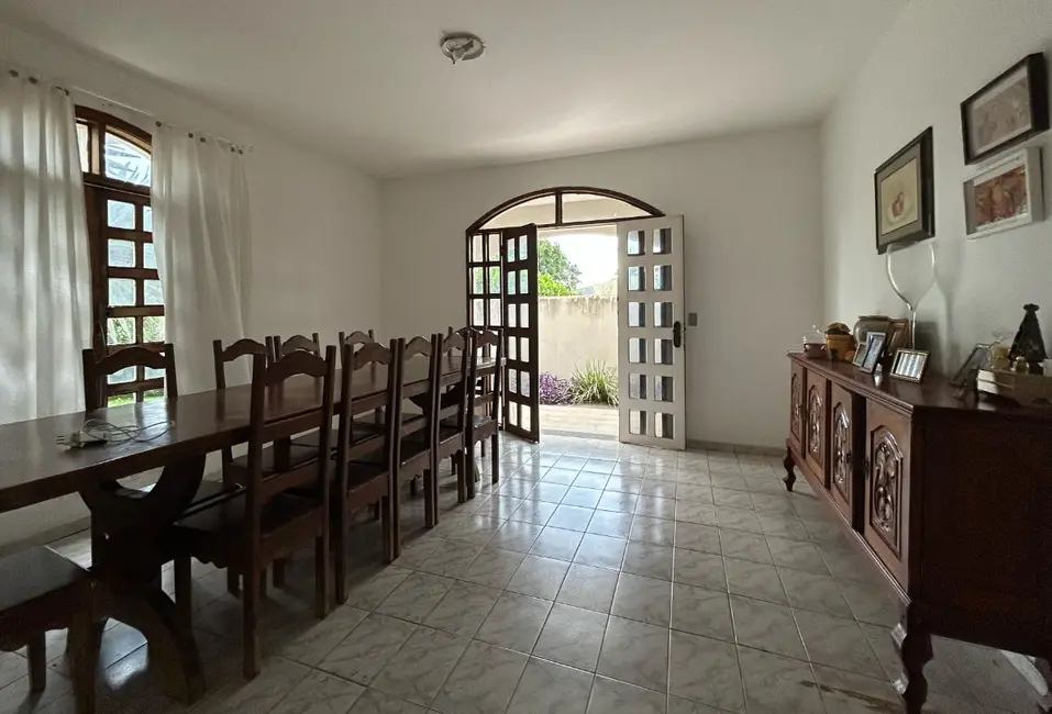 Sobrado à venda, 600m2 em Vila Adriana, Rondonopolis - MT - imagem 4 Foto 4 de Sobrado à venda, 600m2 em Vila Adriana, Rondonopolis - MT