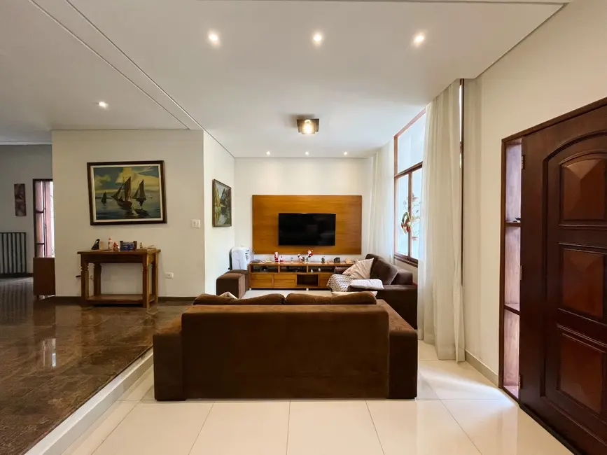 Casa de Condomínio com 4 quartos à venda, 302m2 em Pinus Park, Cotia - SP - imagem 4 Foto 4 de Casa de Condomínio com 4 quartos à venda, 302m2 em Pinus Park, Cotia - SP