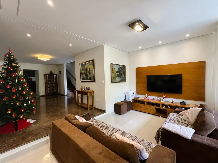 Casa de Condomínio com 4 quartos à venda, 302m2 em Pinus Park, Cotia - SP - imagem 3 Foto 3 de Casa de Condomínio com 4 quartos à venda, 302m2 em Pinus Park, Cotia - SP