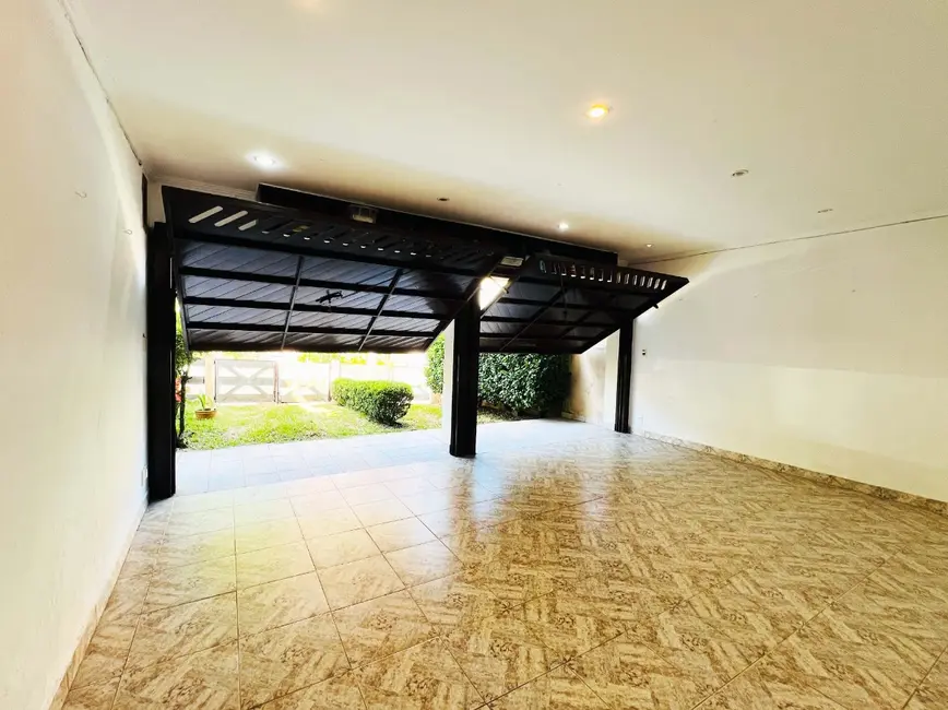 Casa de Condomínio com 3 quartos à venda, 239m2 em Ribeirao Pires - SP - imagem 5 Foto 5 de Casa de Condomínio com 3 quartos à venda, 239m2 em Ribeirao Pires - SP