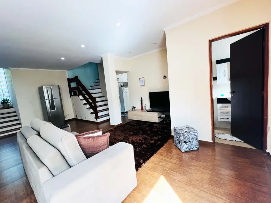 Casa de Condomínio com 3 quartos à venda, 239m2 em Ribeirao Pires - SP - imagem 9 Foto 9 de Casa de Condomínio com 3 quartos à venda, 239m2 em Ribeirao Pires - SP