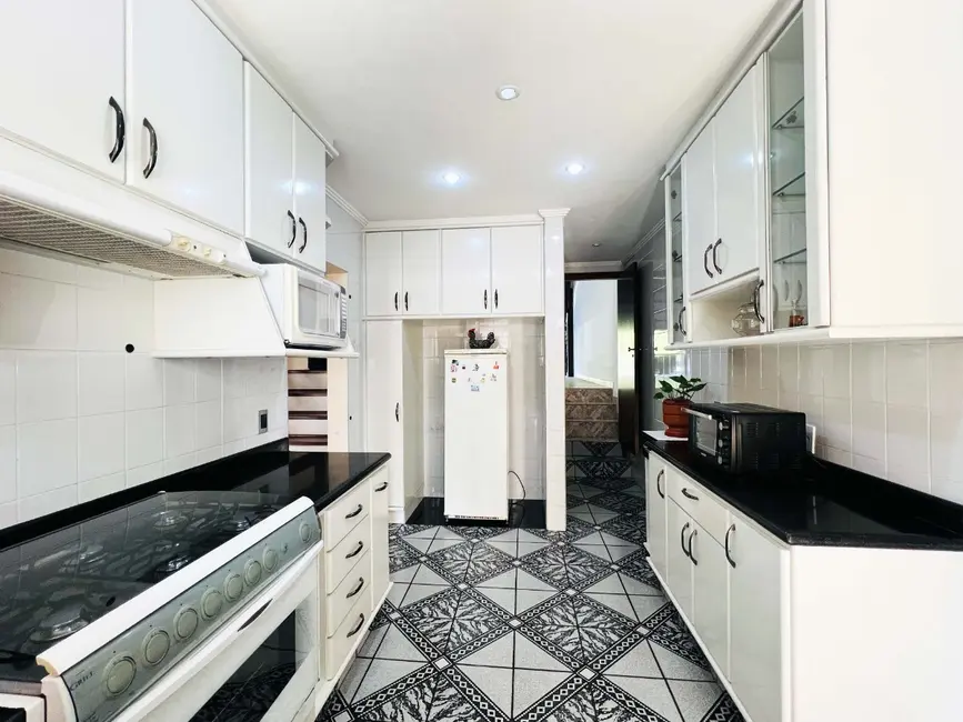 Casa de Condomínio com 3 quartos à venda, 239m2 em Ribeirao Pires - SP - imagem 4 Foto 4 de Casa de Condomínio com 3 quartos à venda, 239m2 em Ribeirao Pires - SP