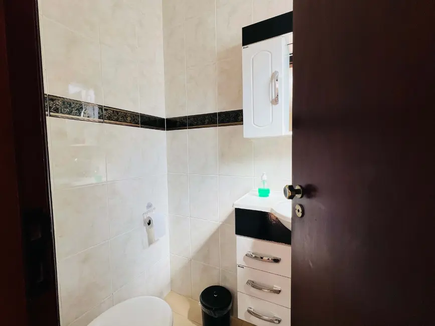 Casa de Condomínio com 3 quartos à venda, 239m2 em Ribeirao Pires - SP - imagem 8 Foto 8 de Casa de Condomínio com 3 quartos à venda, 239m2 em Ribeirao Pires - SP