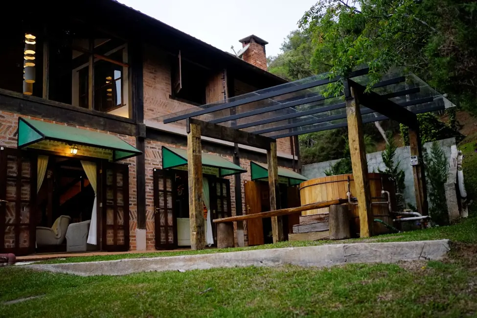 Casa de Condomínio com 4 quartos à venda, 630m2 em Campos Do Jordao - SP - imagem 5 Foto 5 de Casa de Condomínio com 4 quartos à venda, 630m2 em Campos Do Jordao - SP