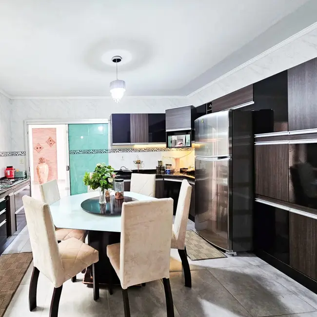 Foto 6 de Casa com 3 quartos à venda, 244m2 em Loteamento Zé Sobrinho, Rondonopolis - MT