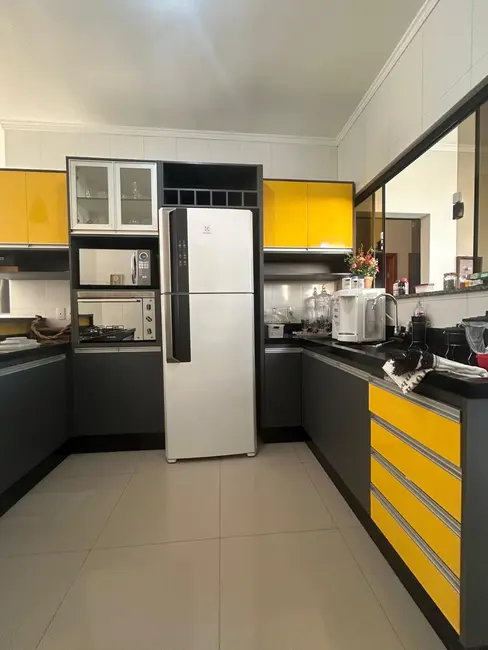 Casa com 2 quartos à venda, 210m2 em Jardim América, Rondonopolis - MT - imagem 8 Foto 8 de Casa com 2 quartos à venda, 210m2 em Jardim América, Rondonopolis - MT