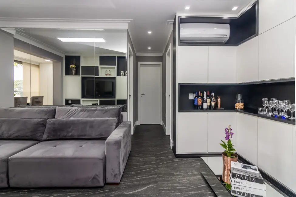 Foto 3 de Apartamento com 2 quartos à venda, 67m2 em Moema, São Paulo - SP