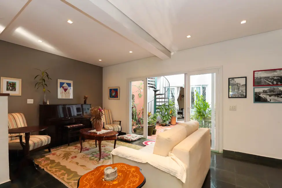 Casa de Vila com 4 quartos à venda, 240m2 em Aclimação, São Paulo - SP - imagem 1 Foto 1 de Casa de Vila com 4 quartos à venda, 240m2 em Aclimação, São Paulo - SP