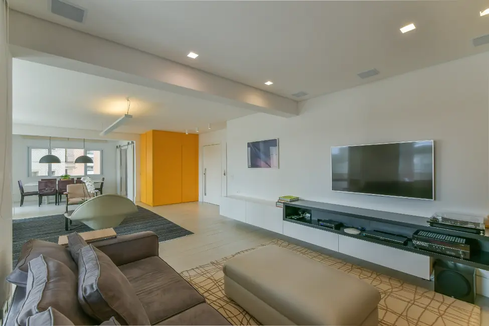 Apartamento com 3 quartos à venda, 209m2 em Vila Nova Conceição, São Paulo - SP - imagem 3 Foto 3 de Apartamento com 3 quartos à venda, 209m2 em Vila Nova Conceição, São Paulo - SP