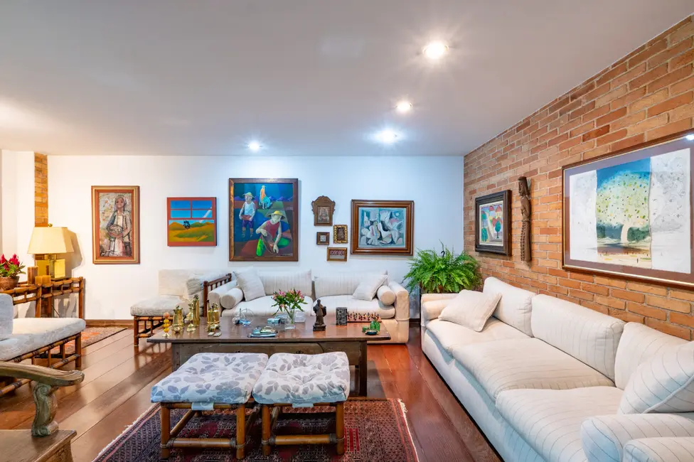 Casa com 4 quartos à venda, 571m2 em Jardim Leonor, São Paulo - SP - imagem 3 Foto 3 de Casa com 4 quartos à venda, 571m2 em Jardim Leonor, São Paulo - SP