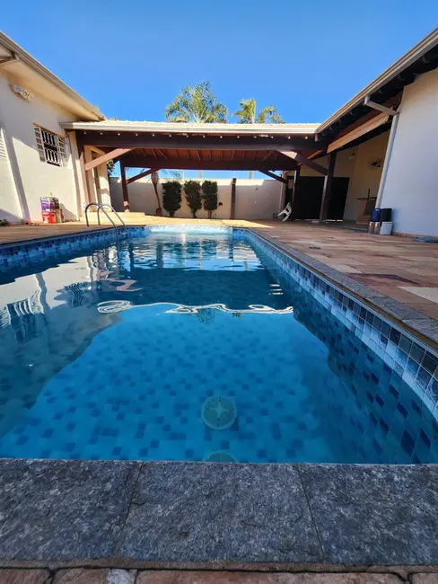 Foto 2 de Casa com 3 quartos à venda, 230m2 em Rondonopolis - MT