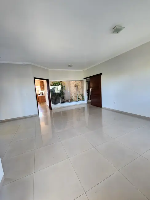 Casa com 3 quartos à venda, 230m2 em Rondonopolis - MT - imagem 3 Foto 3 de Casa com 3 quartos à venda, 230m2 em Rondonopolis - MT