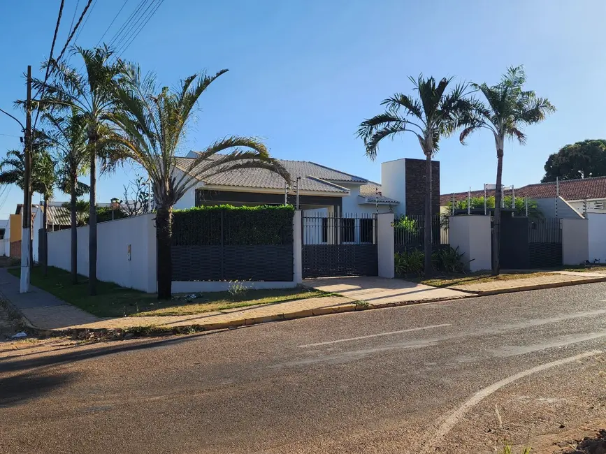 Foto 1 de Casa com 3 quartos à venda, 230m2 em Rondonopolis - MT